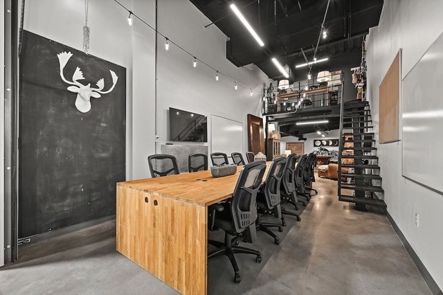 More Photos Of 4229 N FM 620 Hwy, Austin Showroom For Sale