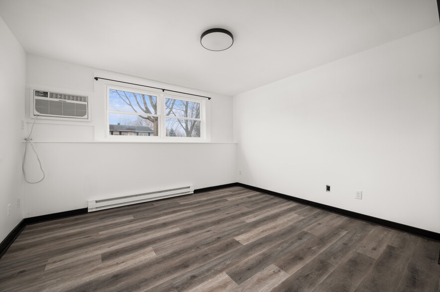 More Photos Of 1066 S Cross St, Sycamore Apartments For Sale