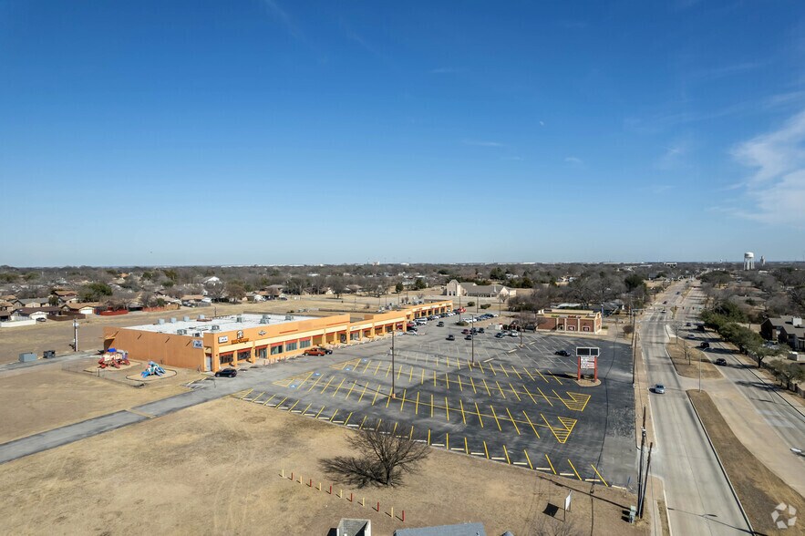 More Photos Of 1009 W Pleasant Run Rd, Lancaster Unknown For Lease