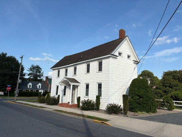 More Photos Of 103 W Pine St, Georgetown Office For Sale