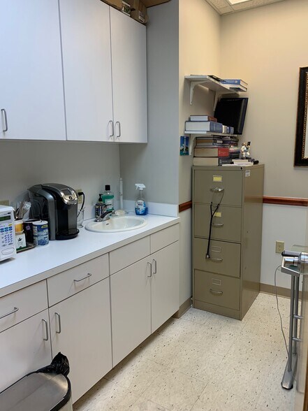 More Photos Of 7932 W Sand Lake Rd, Orlando Office For Sale