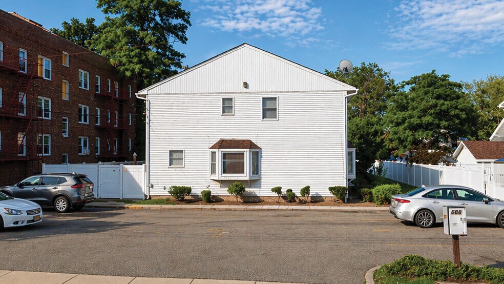 Primary Photo Of 688 Merrick Rd, Baldwin Apartments For Sale