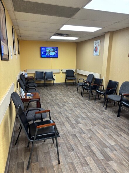 More Photos Of 5438-5440 Centre Ave, Pittsburgh Showroom For Lease