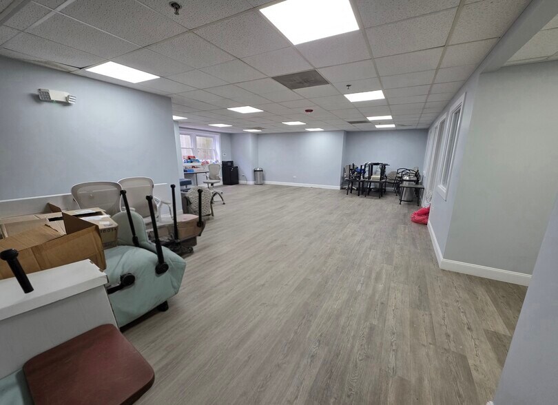 More Photos Of 200 N Gary Ave, Carol Stream Medical For Sale