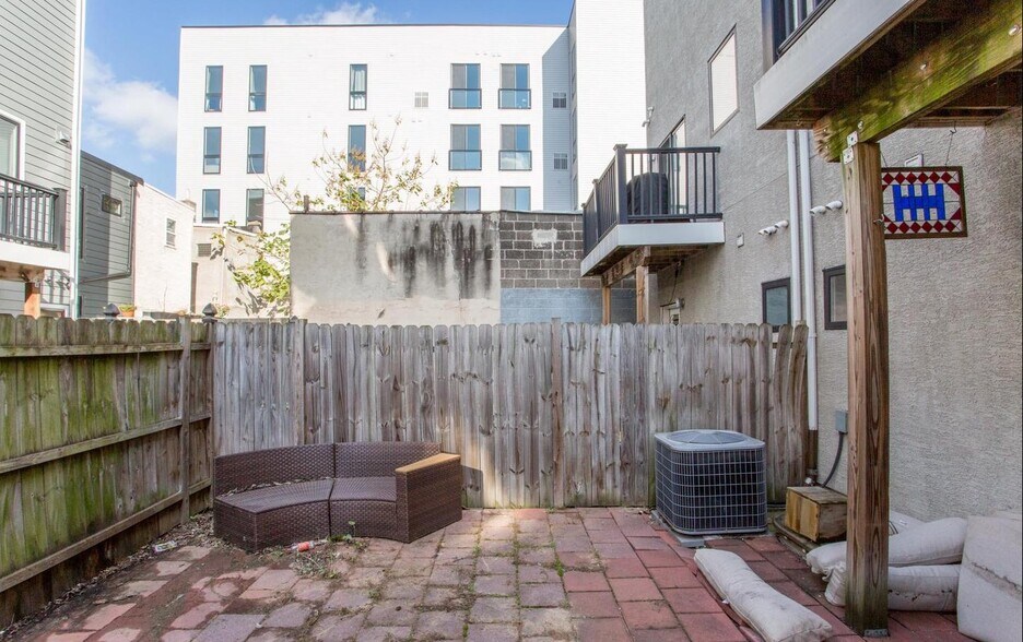 More Photos Of 1860 Frankford Ave, Philadelphia Storefront Retail Residential For Sale