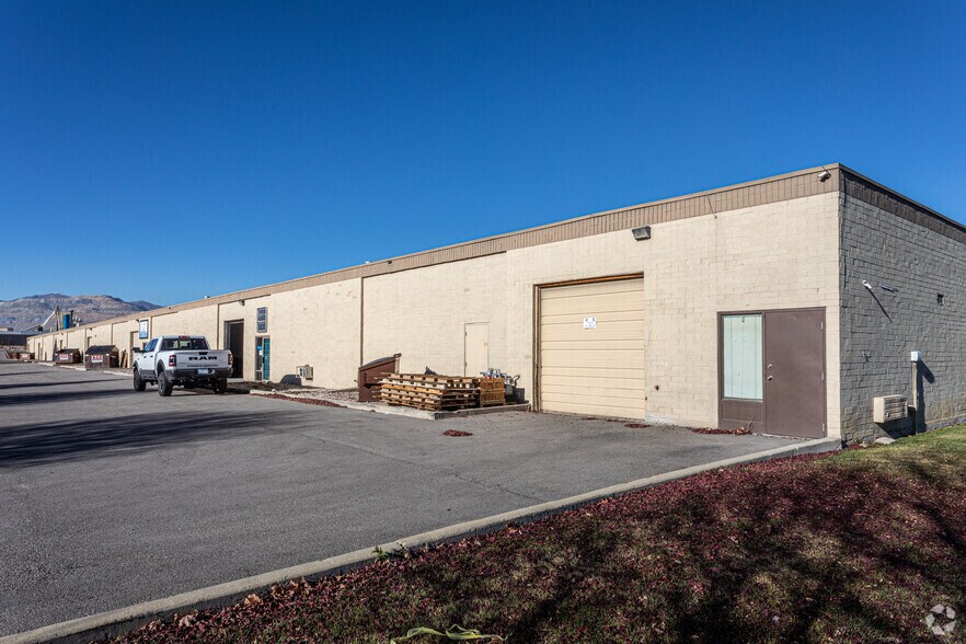 More Photos Of 5320 Wells Park Rd, West Jordan Warehouse For Lease