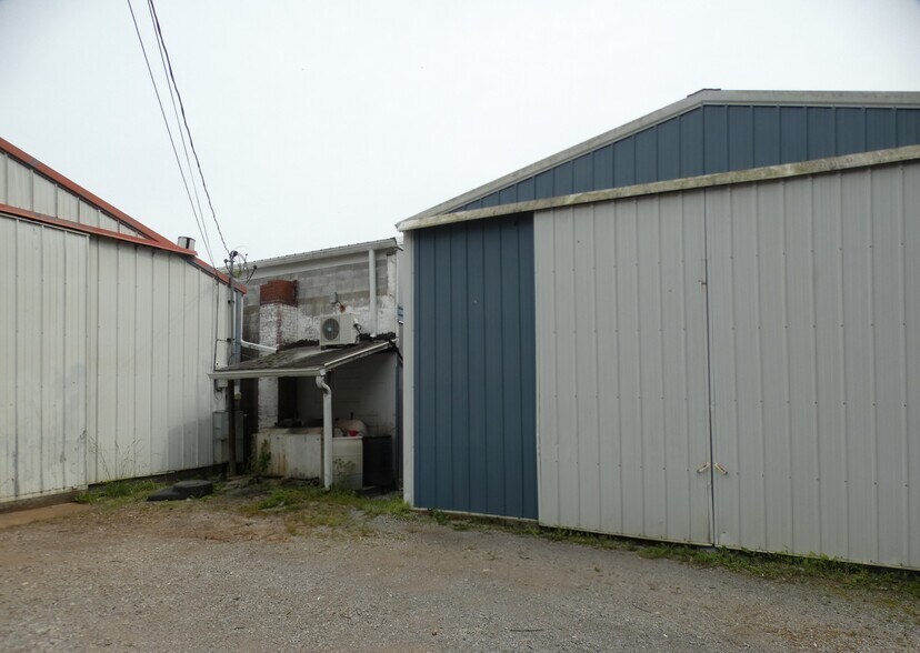 More Photos Of 105 W Water St, Pinckneyville Specialty For Sale