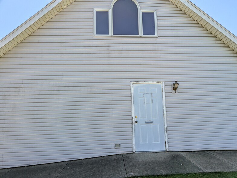 More Photos Of 380 Browns Ln, Coshocton Office For Lease