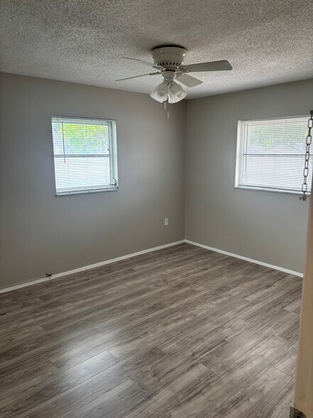 More Photos Of 5715 26th St W, Bradenton Office For Sale