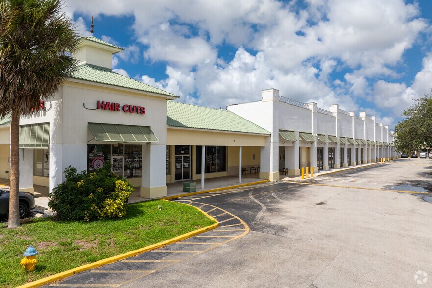 More Photos Of 7841-7899 Pines Blvd, Pembroke Pines Supermarket For Sale