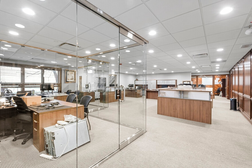 More Photos Of 9735 Industrial Dr, Bridgeview Light Distribution For Sale