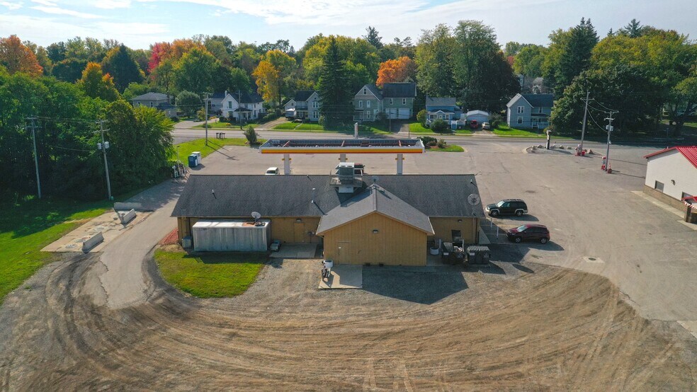 More Photos Of 390 W Main St, Stockbridge Service Station For Sale