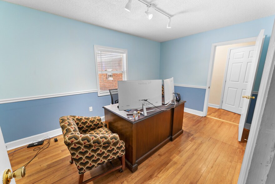 More Photos Of 202 E General Stewart Hwy, Hinesville Office For Sale