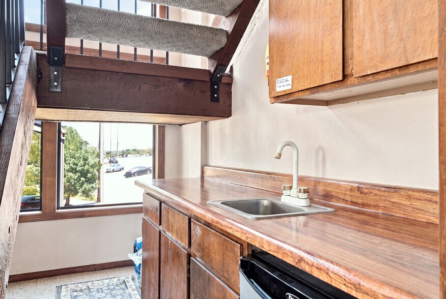 More Photos Of 5000 Bechelli Ln, Redding Office For Sale