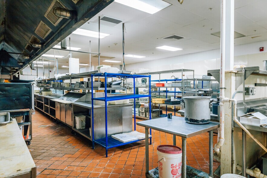 More Photos Of 347 Shattuck Way, Newington General Retail For Sale