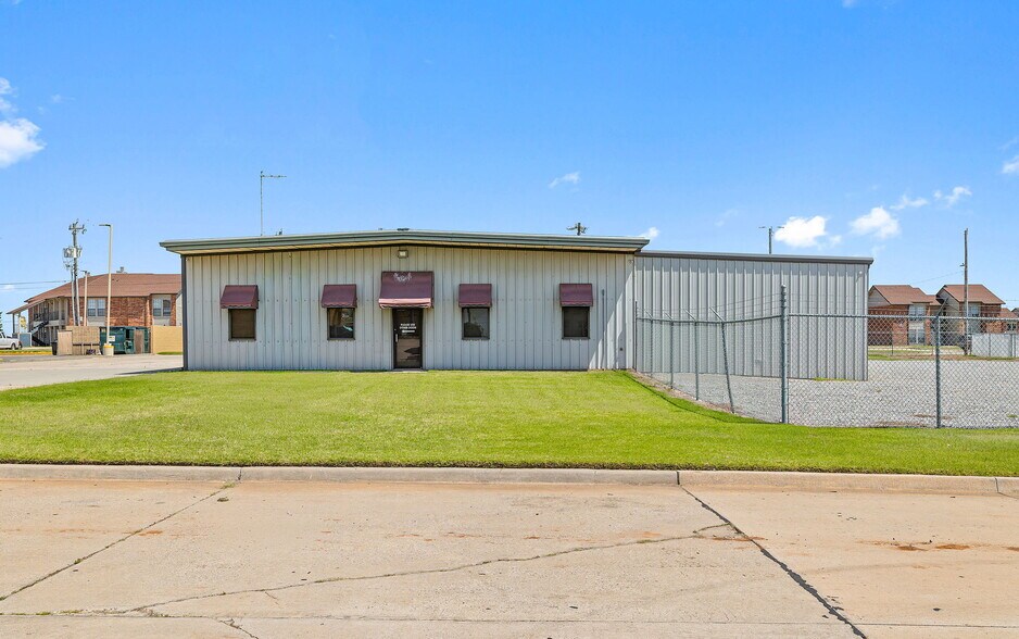 More Photos Of 1510 Amity Ln, El Reno Industrial For Lease