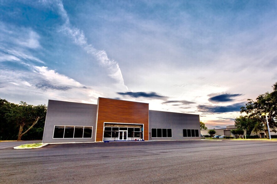 More Photos Of 5901 N W St, Pensacola General Retail For Sale