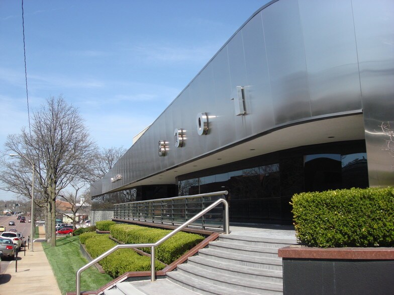 More Photos Of 8251 Maryland Ave, Clayton Unknown For Lease