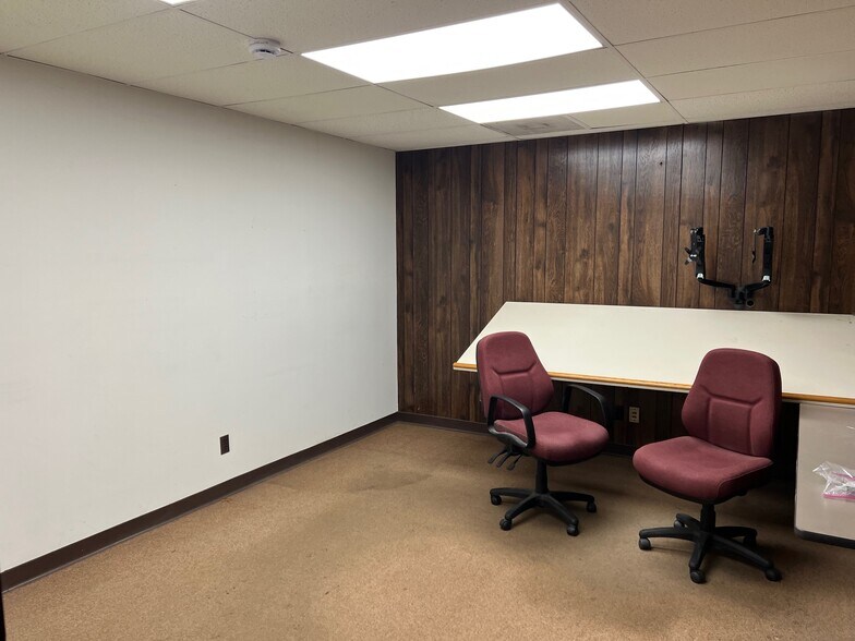 More Photos Of 1240 Stanford Dr, Kankakee Industrial For Sale