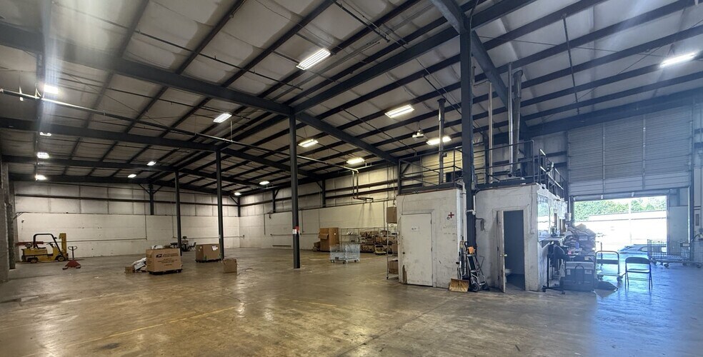 More Photos Of 8433 Erle Rd, Mechanicsville Warehouse For Sale