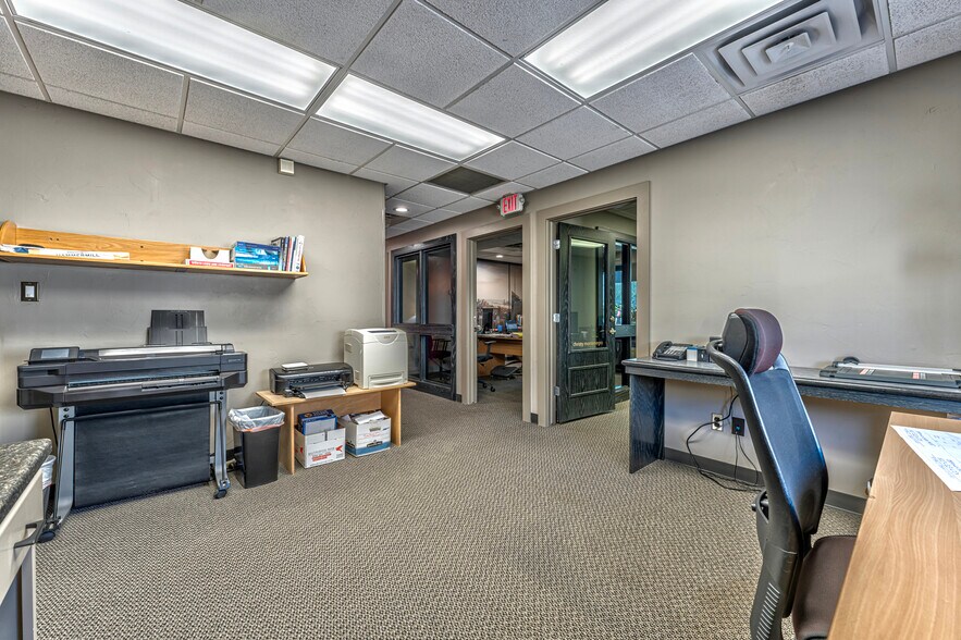 More Photos Of 921 N Lahoma Ave, Norman Light Manufacturing For Sale