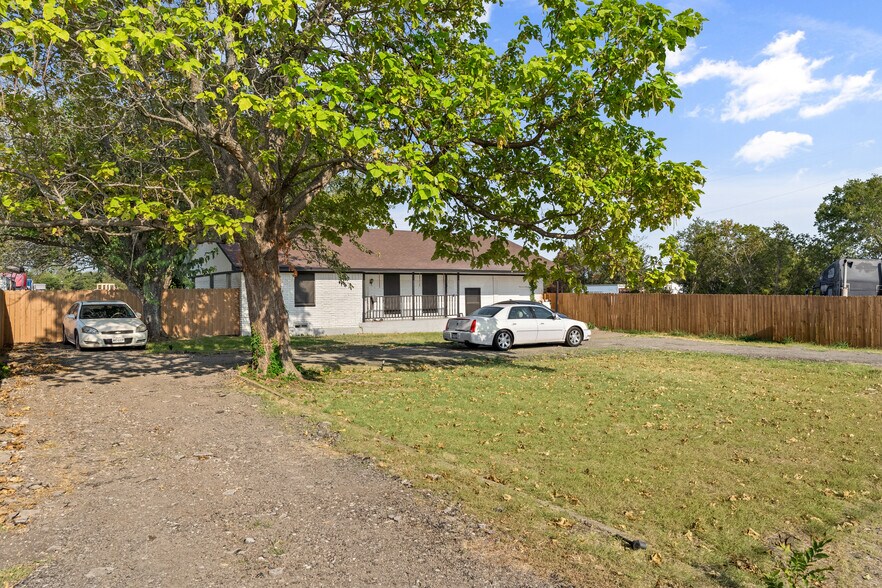 More Photos Of 1241 Narrow Ln, Red Oak Land For Sale