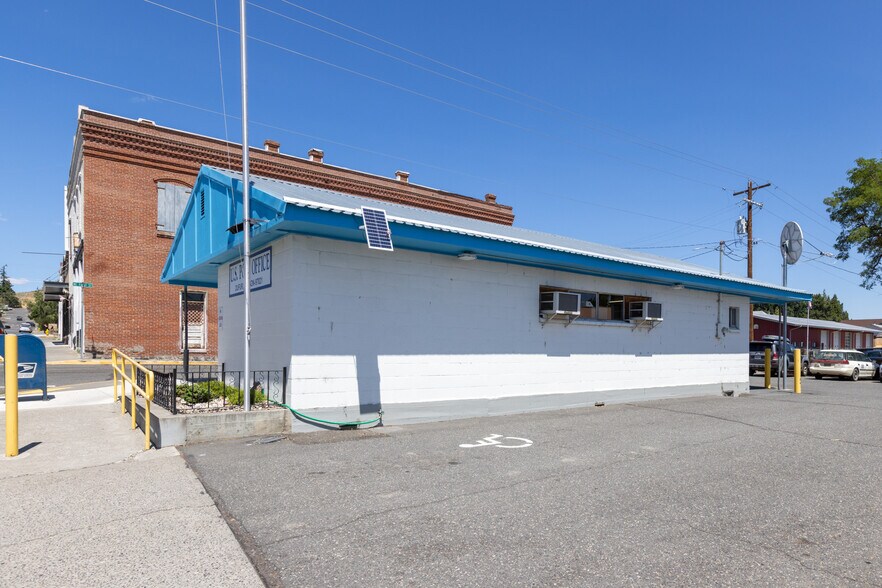 More Photos Of 96 N Main St, Dufur Post Office For Sale