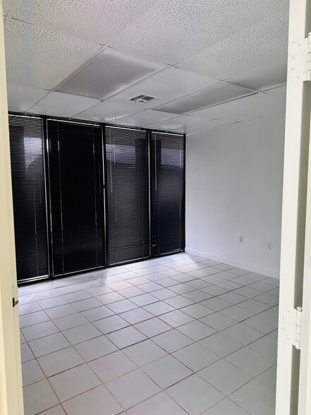 More Photos Of 11102 N Stratford Dr, Oklahoma City Office For Sale