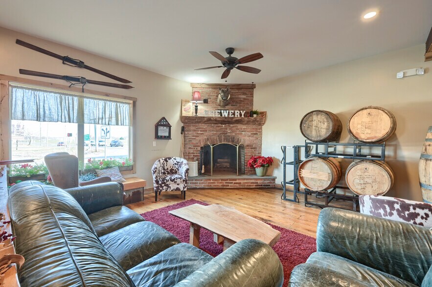 More Photos Of 2701-2703 Horseshoe Pike, Palmyra General Retail For Sale