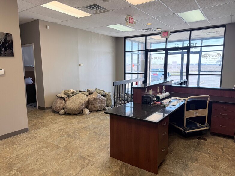 More Photos Of 150 N Prairie View Dr, Manteno General Retail For Sale