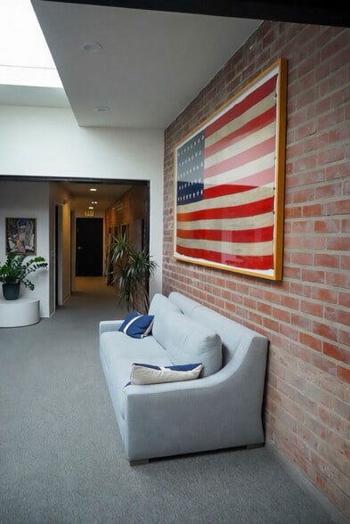 More Photos Of 446-448 S Canon Dr, Beverly Hills Office For Sale