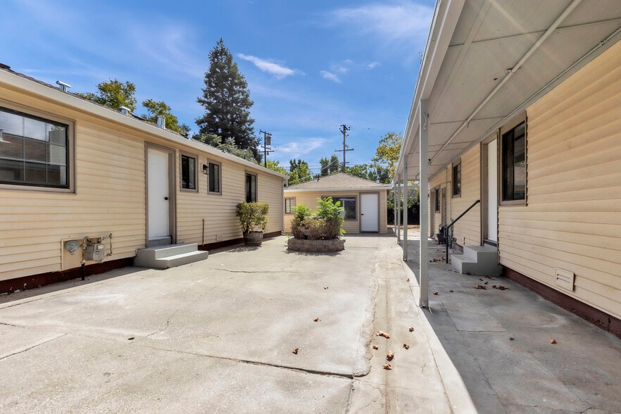 More Photos Of 1006 Lochbrae Rd, Sacramento Assisted Living For Sale