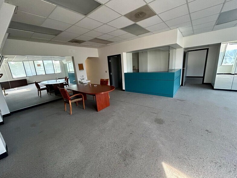 More Photos Of 22001-22027 Kelly Rd, Eastpointe Office For Lease