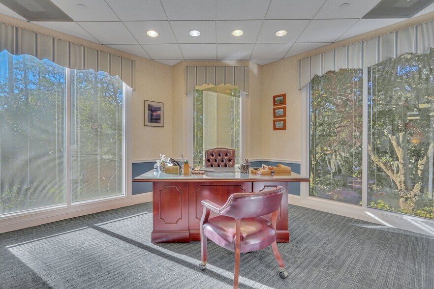 More Photos Of 52 New Orleans Rd, Hilton Head Island Office For Sale