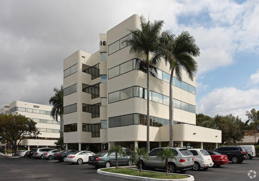 Primary Photo Of 1650 S Dixie Hwy, Boca Raton Medical For Lease