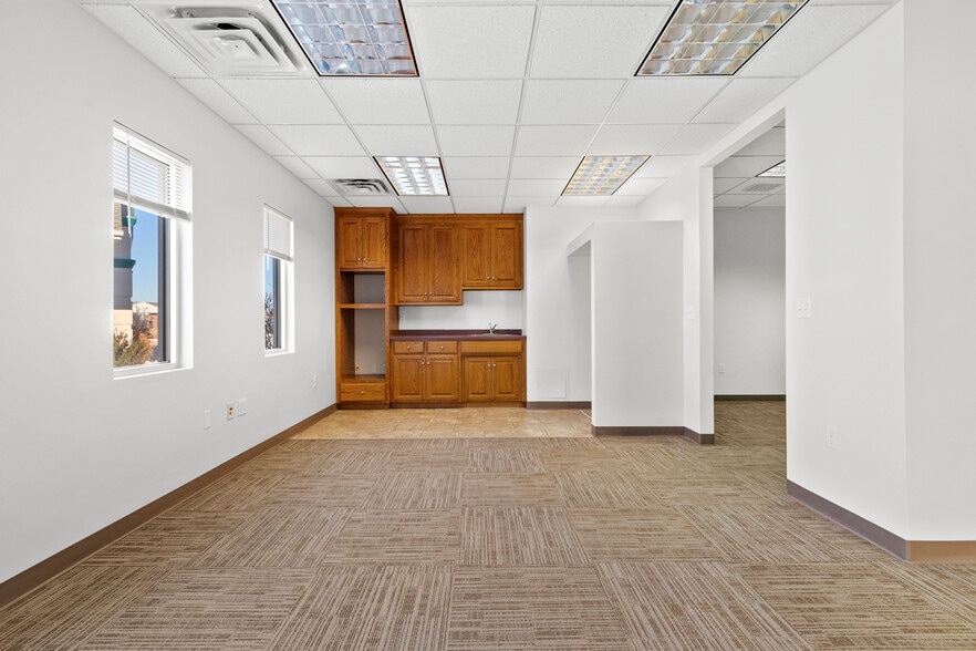 More Photos Of 1496 Bellevue St, Green Bay Office For Lease