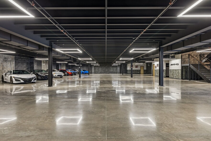 More Photos Of 702 Woodland St, Columbia Showroom For Sale