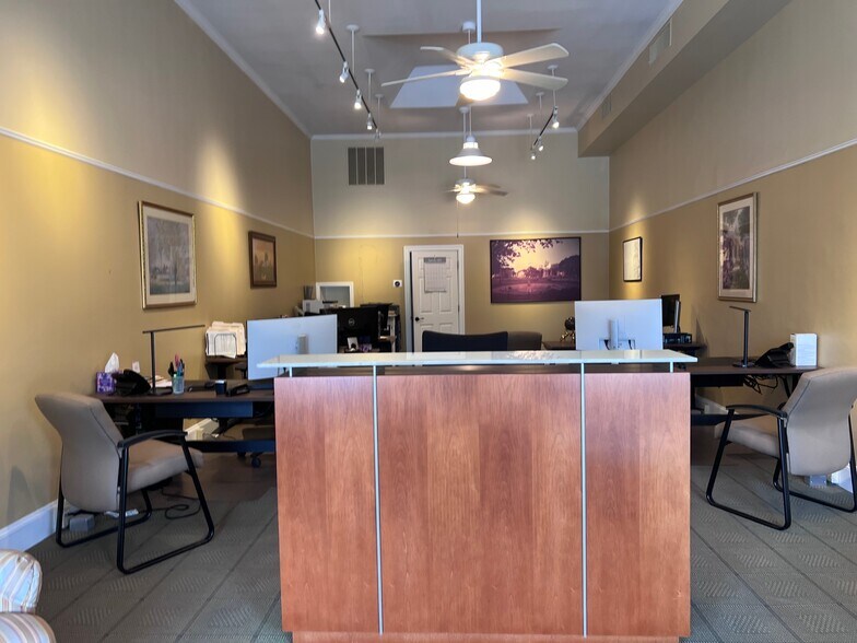 More Photos Of 405 Boston Post Rd, Weston General Retail For Lease