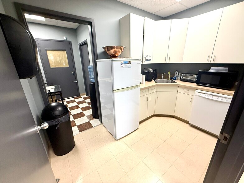 More Photos Of 4351 104th Ave SE, Calgary Warehouse For Sale