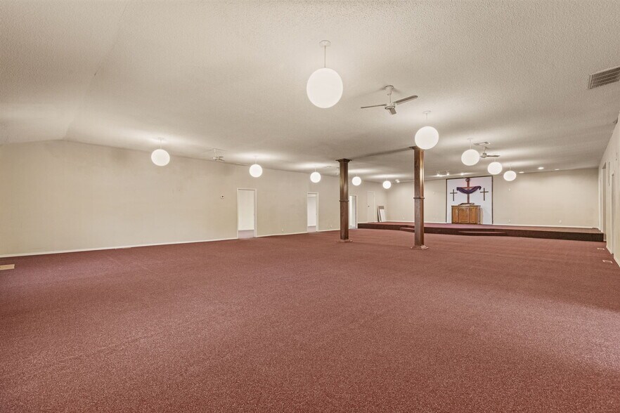More Photos Of 215 S Bixby St, Coweta Religious Facility For Sale