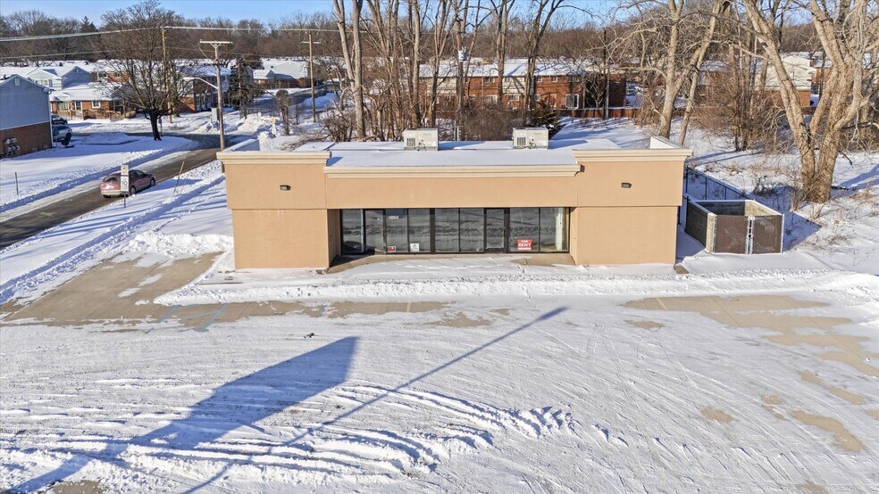 More Photos Of 8498 Wayne Rd, Romulus Convenience Store For Lease