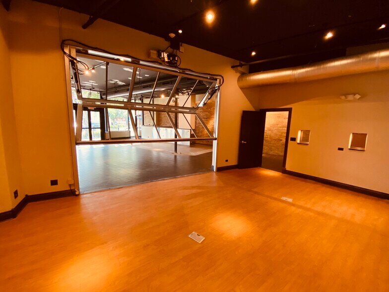 More Photos Of 545-547 N Milwaukee Ave, Libertyville General Retail For Lease