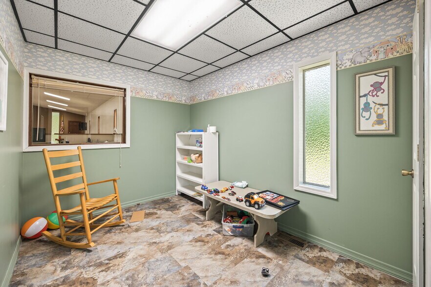 More Photos Of 832 Allardt Hwy, Jamestown Showroom For Sale