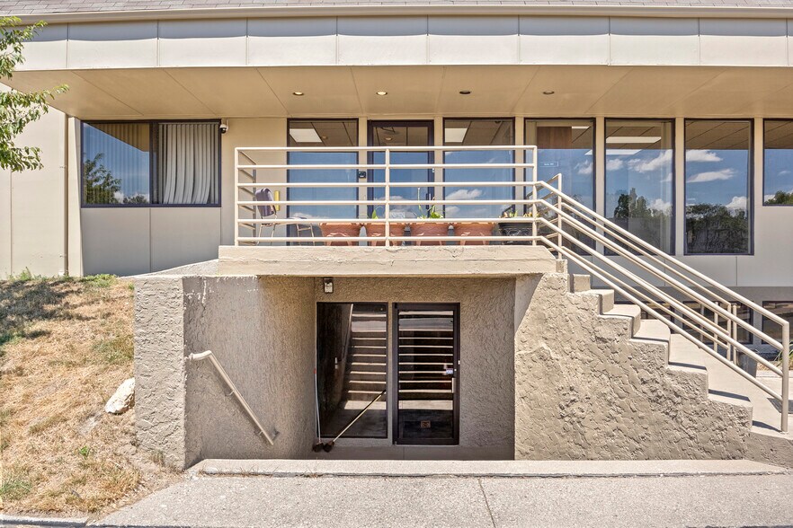 More Photos Of 24724 Lahser Rd, Southfield Office For Sale