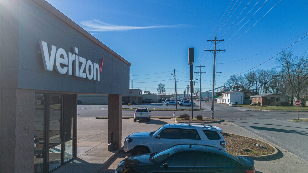 More Photos Of 1201 E 5th St, Metropolis Storefront Retail Office For Sale