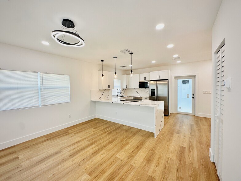 More Photos Of 931 N J St, Lake Worth Beach Apartments For Sale