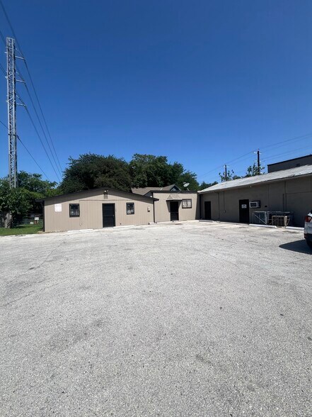 More Photos Of 705 Roosevelt Ave, San Antonio Sports And Entertainment For Sale