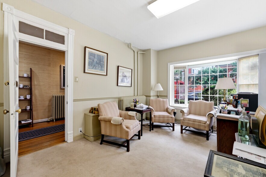 More Photos Of 3 E Market St, Leesburg Office For Sale