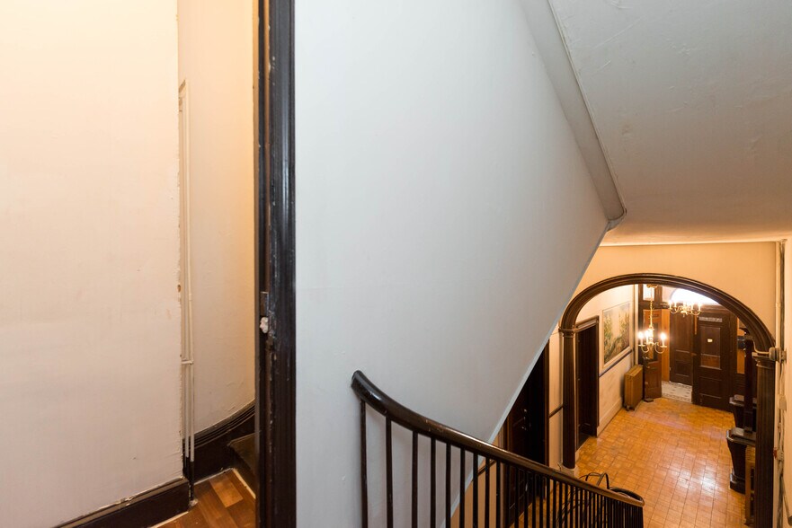 More Photos Of 18 W Franklin St, Baltimore Office Residential For Sale