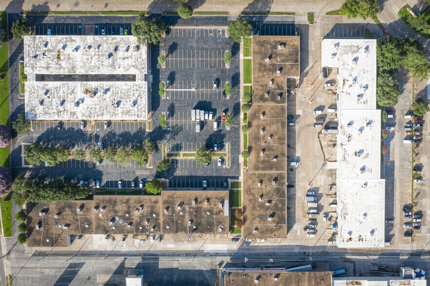 More Photos Of 9000 Southwest Fwy, Houston Unknown For Lease